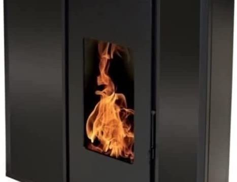 Flach-Pelletofen mit 25-kg-Vorratsbehälter und WiFi