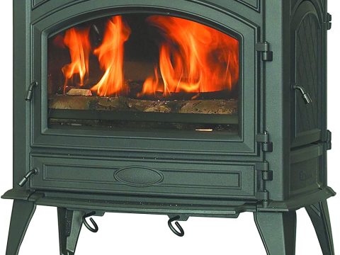 Kaminofen Dovre aus massivem Gusseisen im nordischen Design