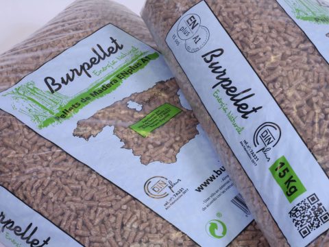 Holzpellets Burpellet aus 100 % Kiefer – 72 Säcke à 15 kg (1.080 kg) auf Palette