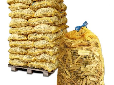 Anzündholz Nadelholz Palette – 50 Netzsäcke à 40L trockenes Anfeuerholz