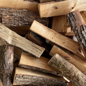 Kaminholz Hartholz-Mix (Eiche, Buche, Hainbuche) 50 cm – lose geschüttet, 1,8 RM